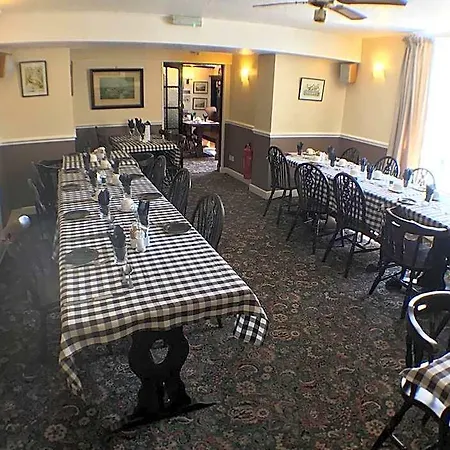 Fox & Hounds 4*
