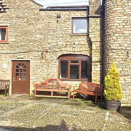 Fox & Hounds 4*
