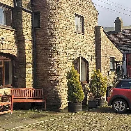Fox & Hounds 4*